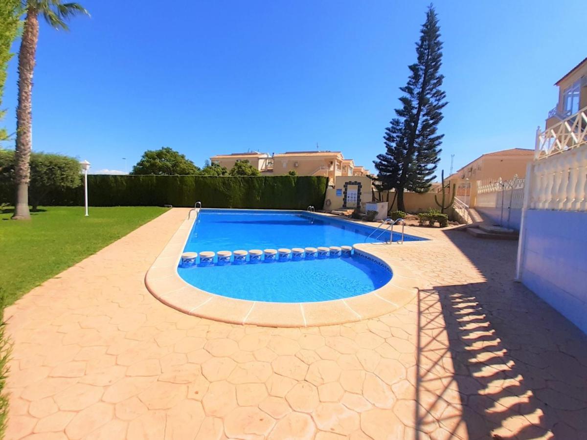 Casa Alegria Apartment With Pool Торевиеха Екстериор снимка